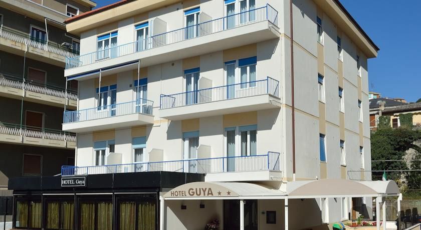 Hotel Guya Varazze Bagian luar foto